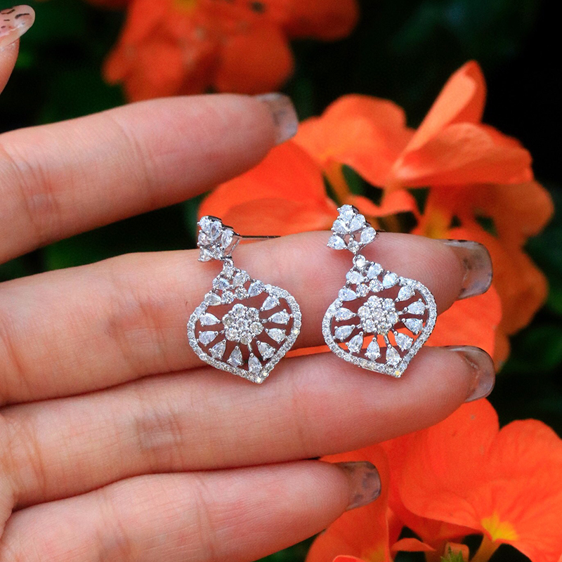 Aazuo Orecchini a forma di cuo - Diamond Stud Earrings recensione e prezzo