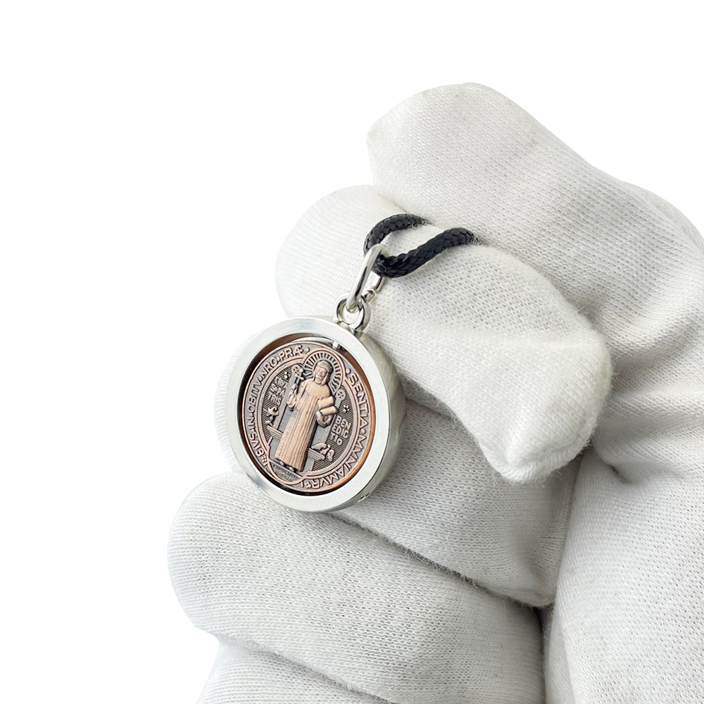 Nuova Collana con Medaglia di  - Jewelry & Watches Sp Z Oo Janów Lubelski recensione e prezzo