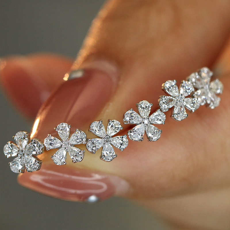 Aazuo Gioielli Raffinati, Orec - Diamond Stud Earrings recensione e prezzo