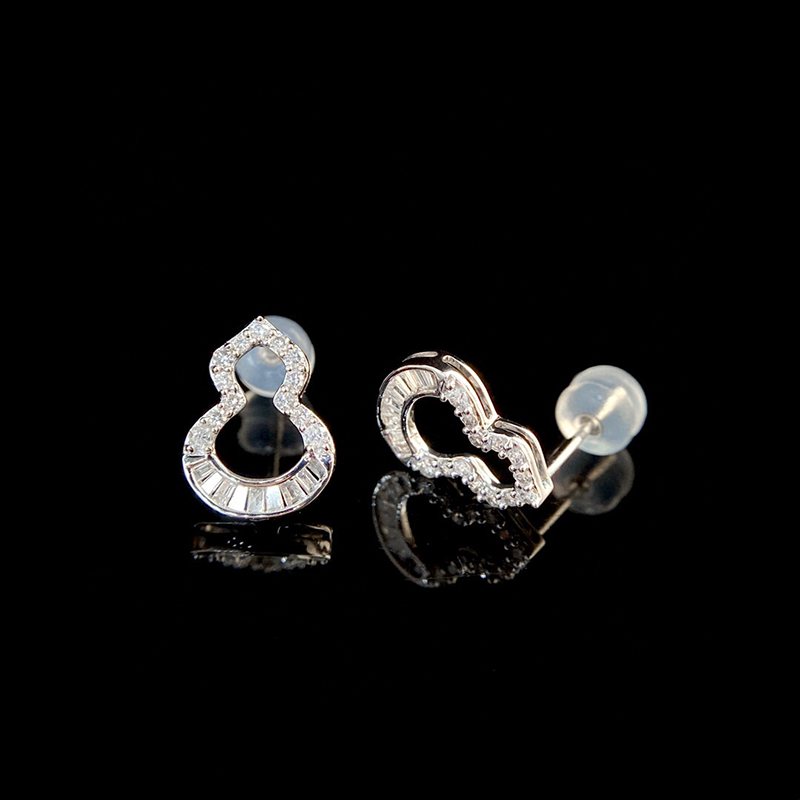 KUGG 100% orecchini in oro bia - Diamond Stud Earrings recensione e prezzo